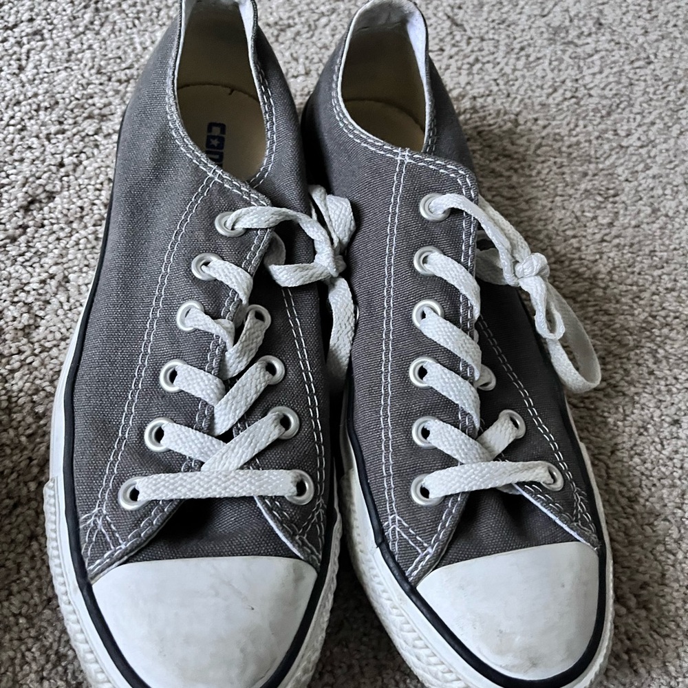 Womens size 8 low top grey converse